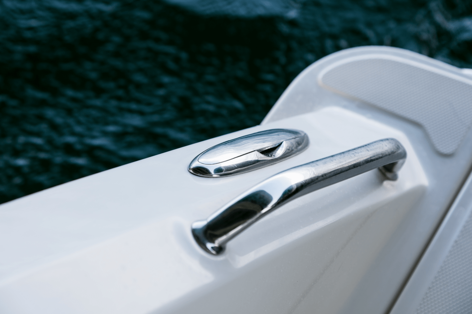 Slide: The Image of Boston Whaler 280 Outrage 2026 - 140