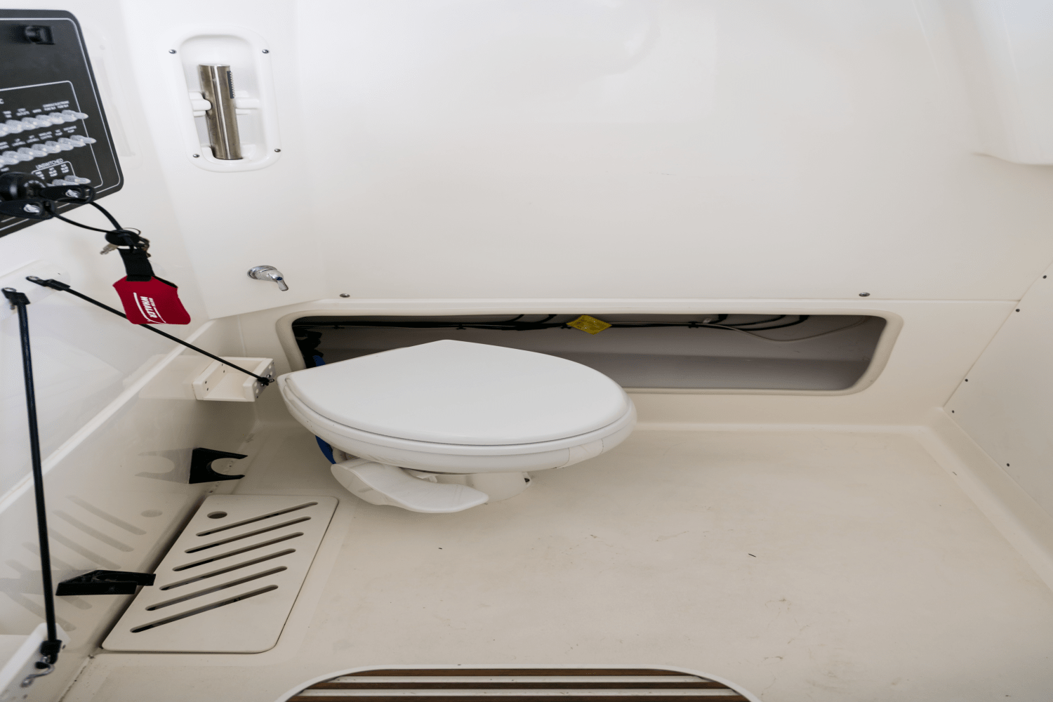 Slide: The Image of Boston Whaler 280 Outrage 2026 - 145