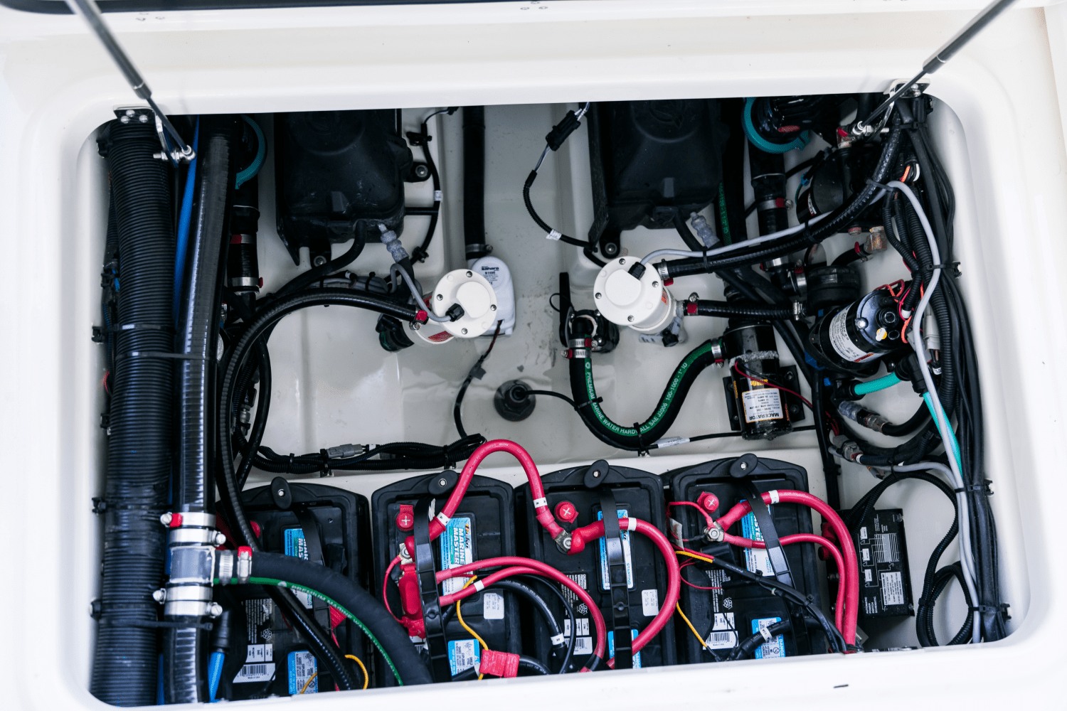 Slide: The Image of Boston Whaler 280 Outrage 2026 - 148