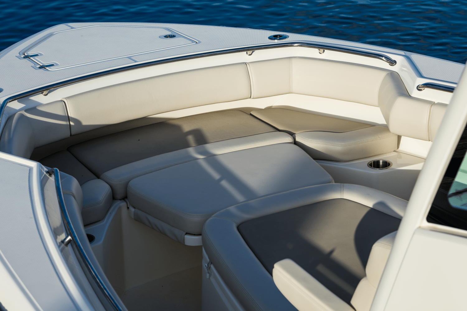 Slide: The Image of Boston Whaler 280 Outrage 2026 - 150