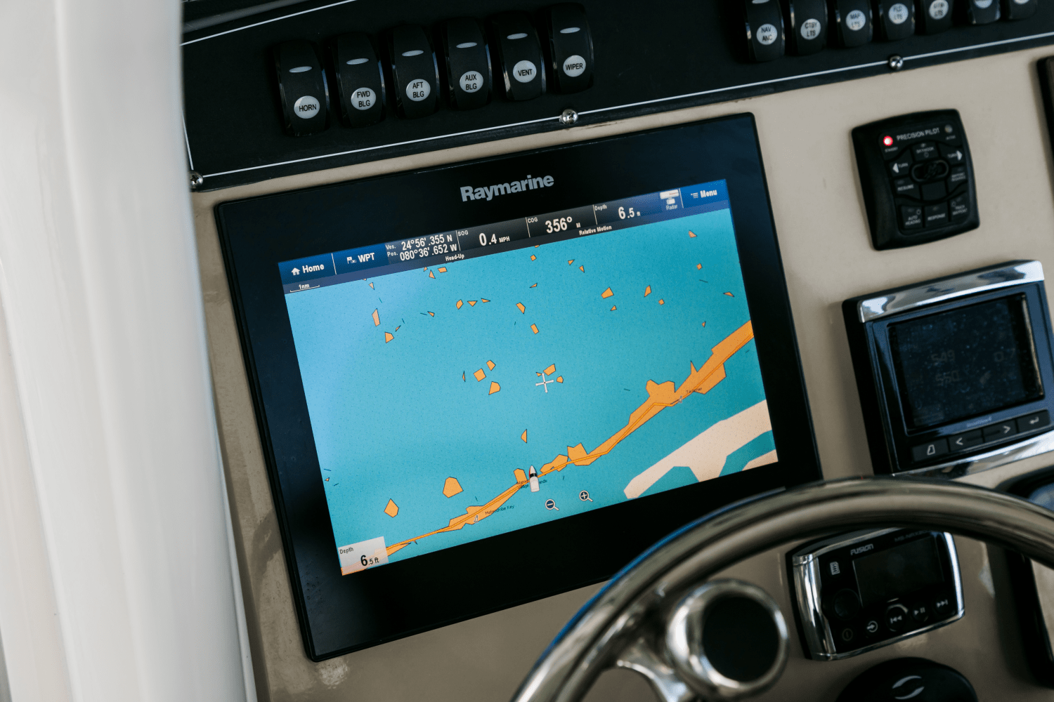 Slide: The Image of Boston Whaler 280 Outrage 2026 - 168