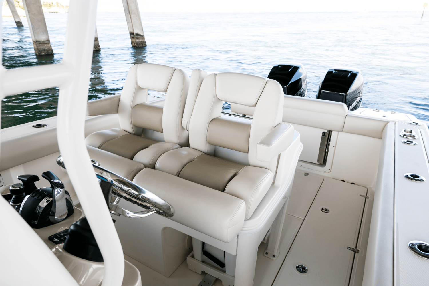 Slide: The Image of Boston Whaler 280 Outrage 2026 - 169