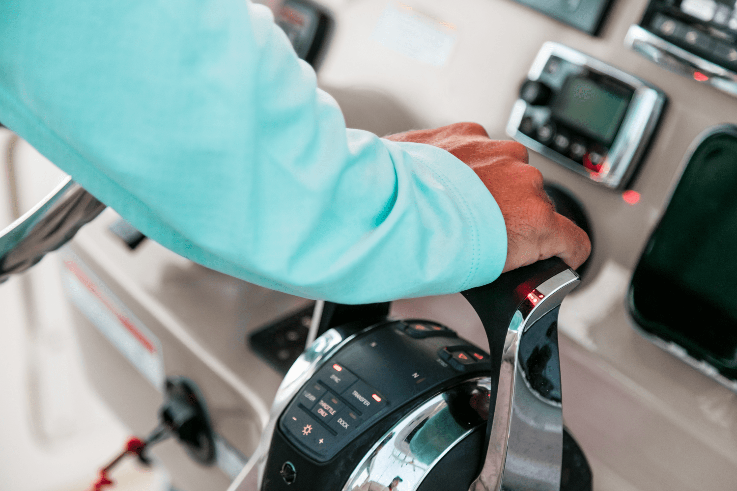 Slide: The Image of Boston Whaler 280 Outrage 2026 - 170