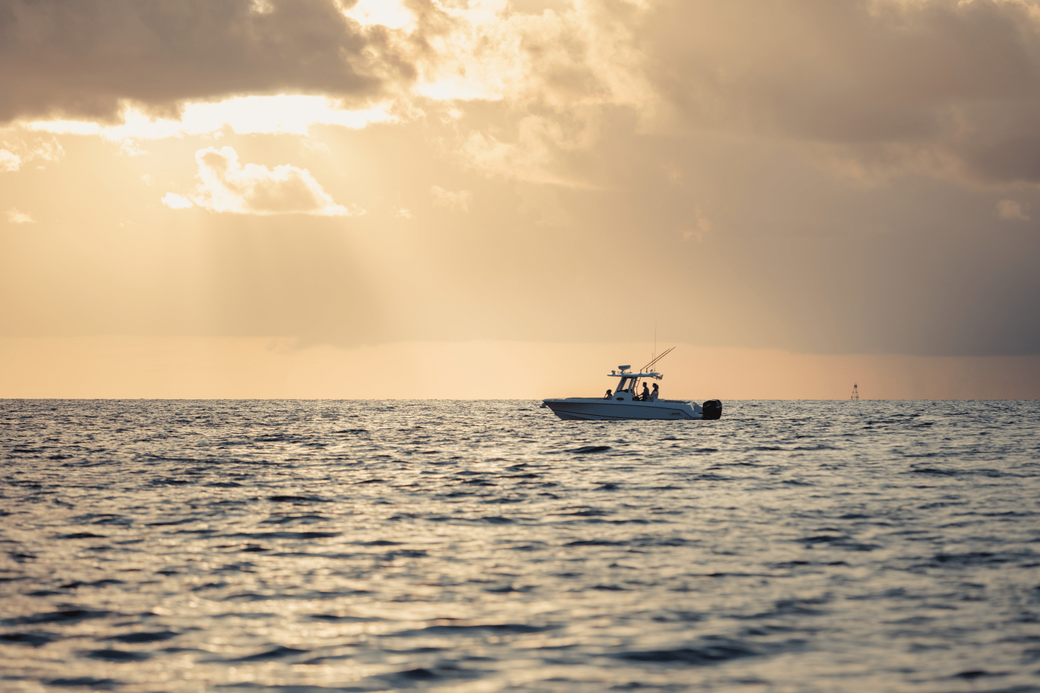 Slide: The Image of Boston Whaler 280 Outrage 2026 - 19