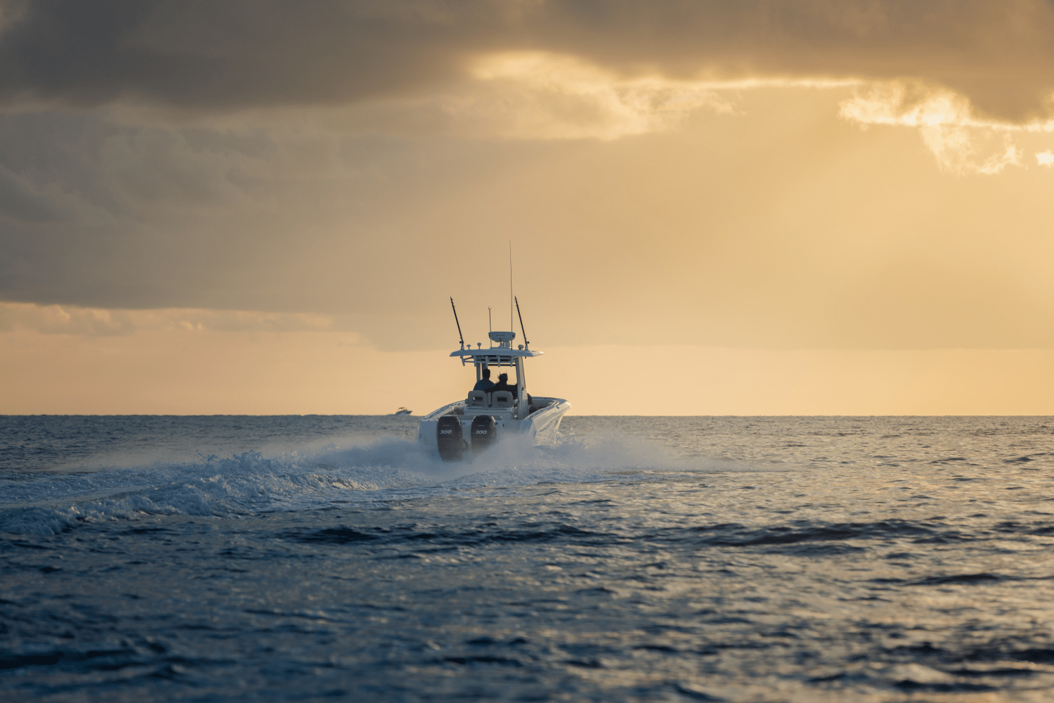 Slide: The Image of Boston Whaler 280 Outrage 2026 - 22