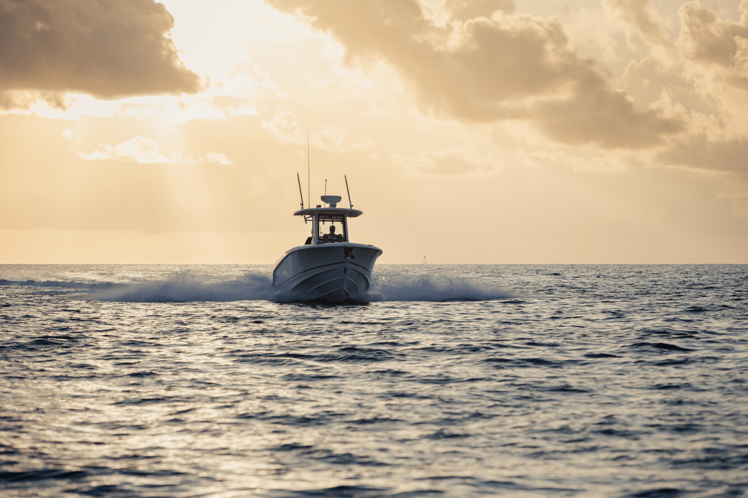 Slide: The Image of Boston Whaler 280 Outrage 2026 - 25