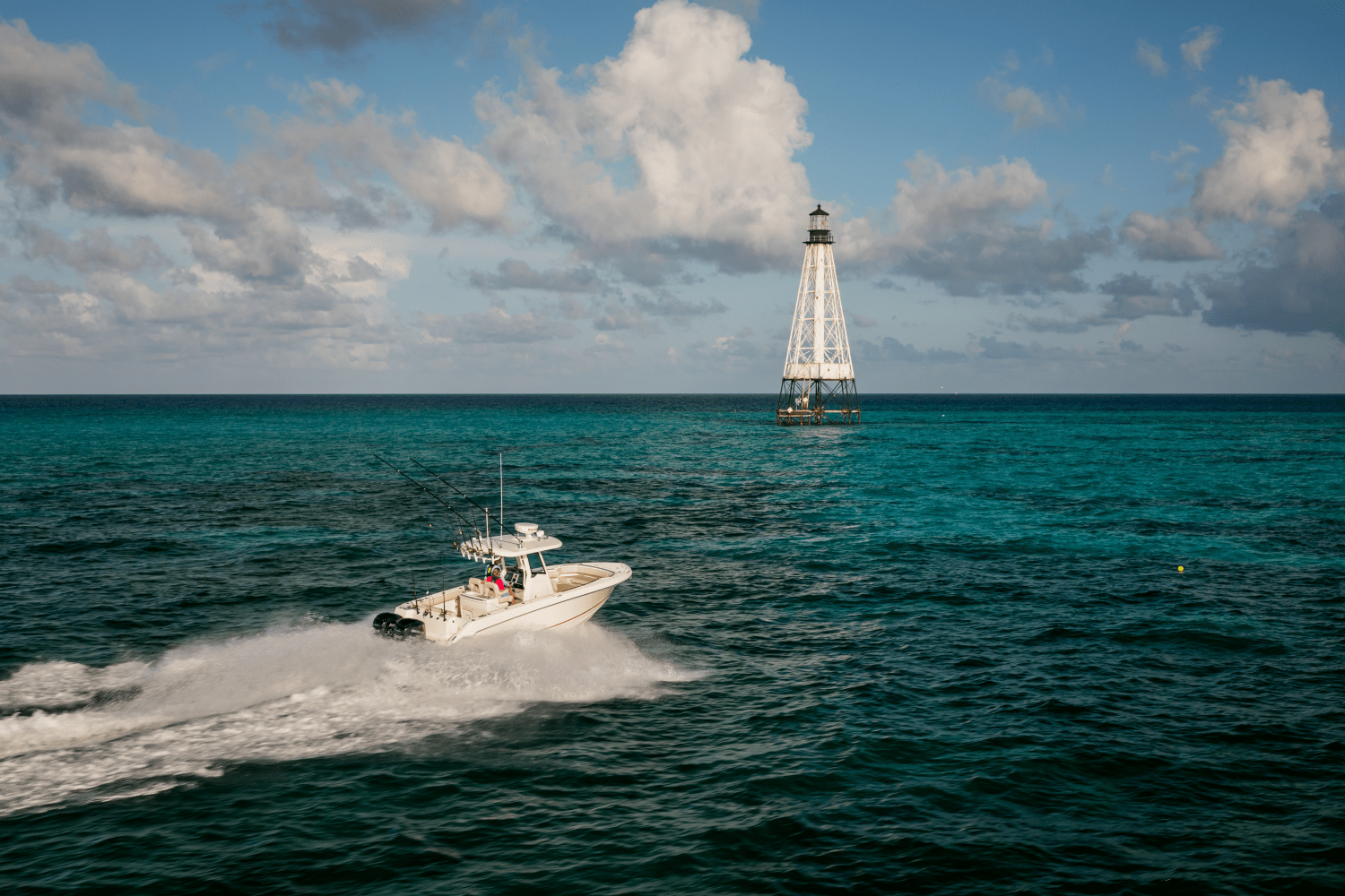 Slide: The Image of Boston Whaler 280 Outrage 2026 - 48