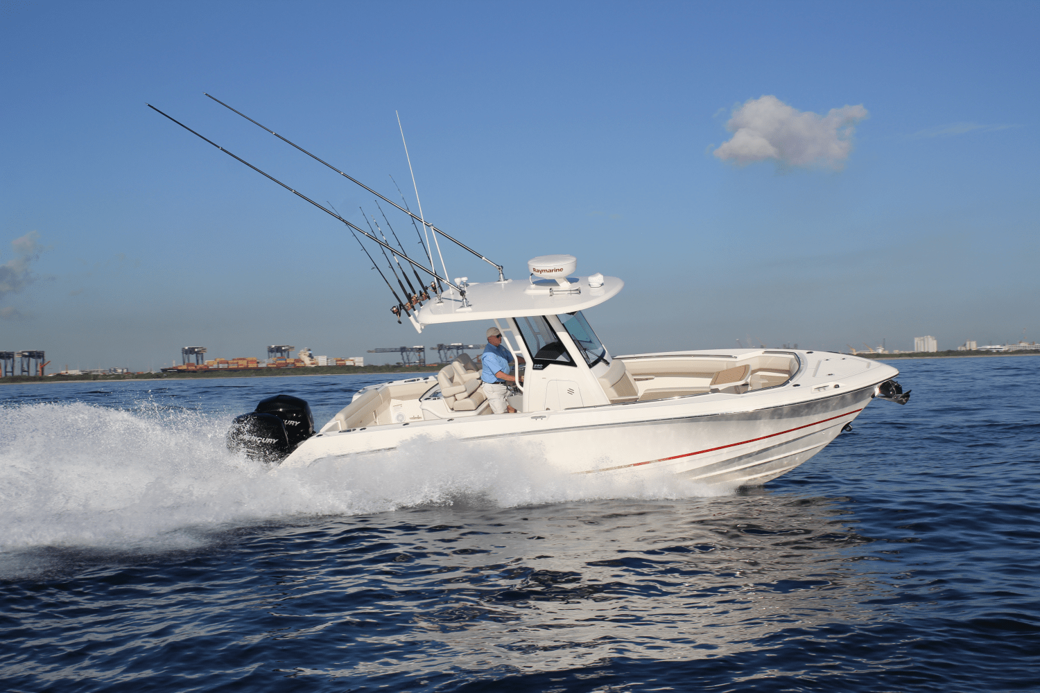 Slide: The Image of Boston Whaler 280 Outrage 2026 - 96