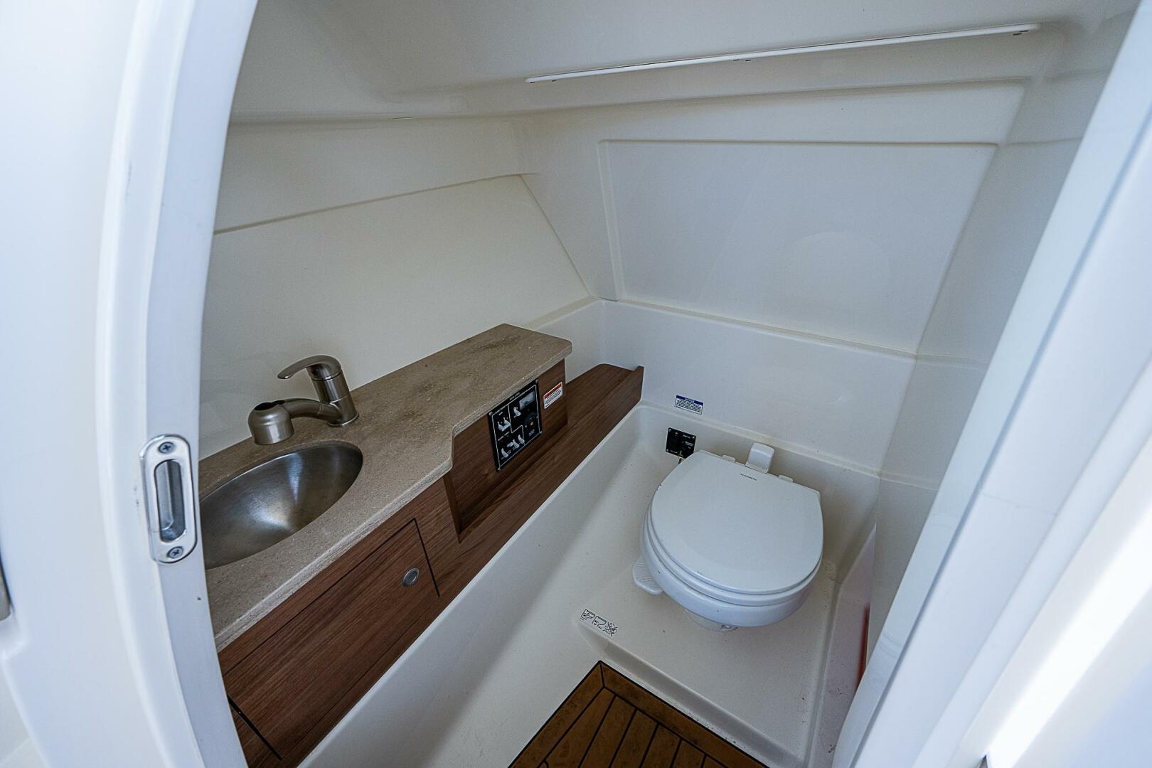 Slide: The Image of Boston Whaler 280 Vantage 2021 - 5397175