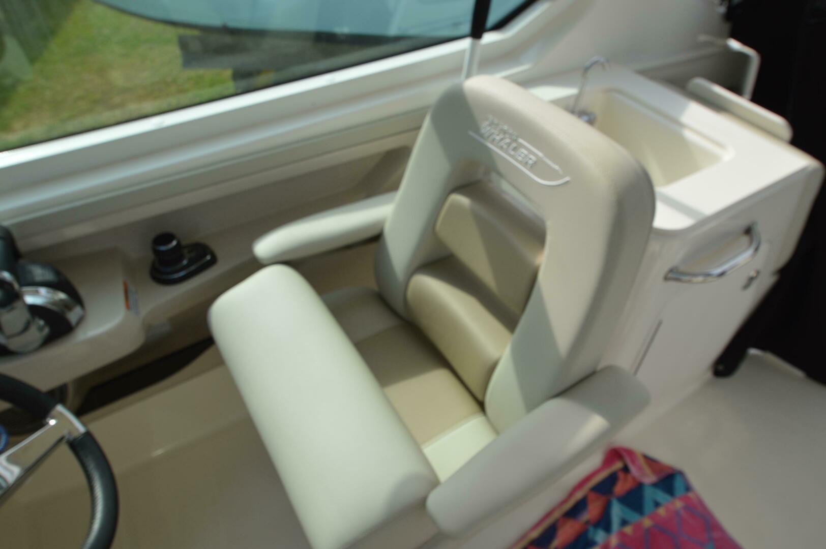 Slide: The Image of Boston Whaler 280 VANTAGE 2022 - 5206554