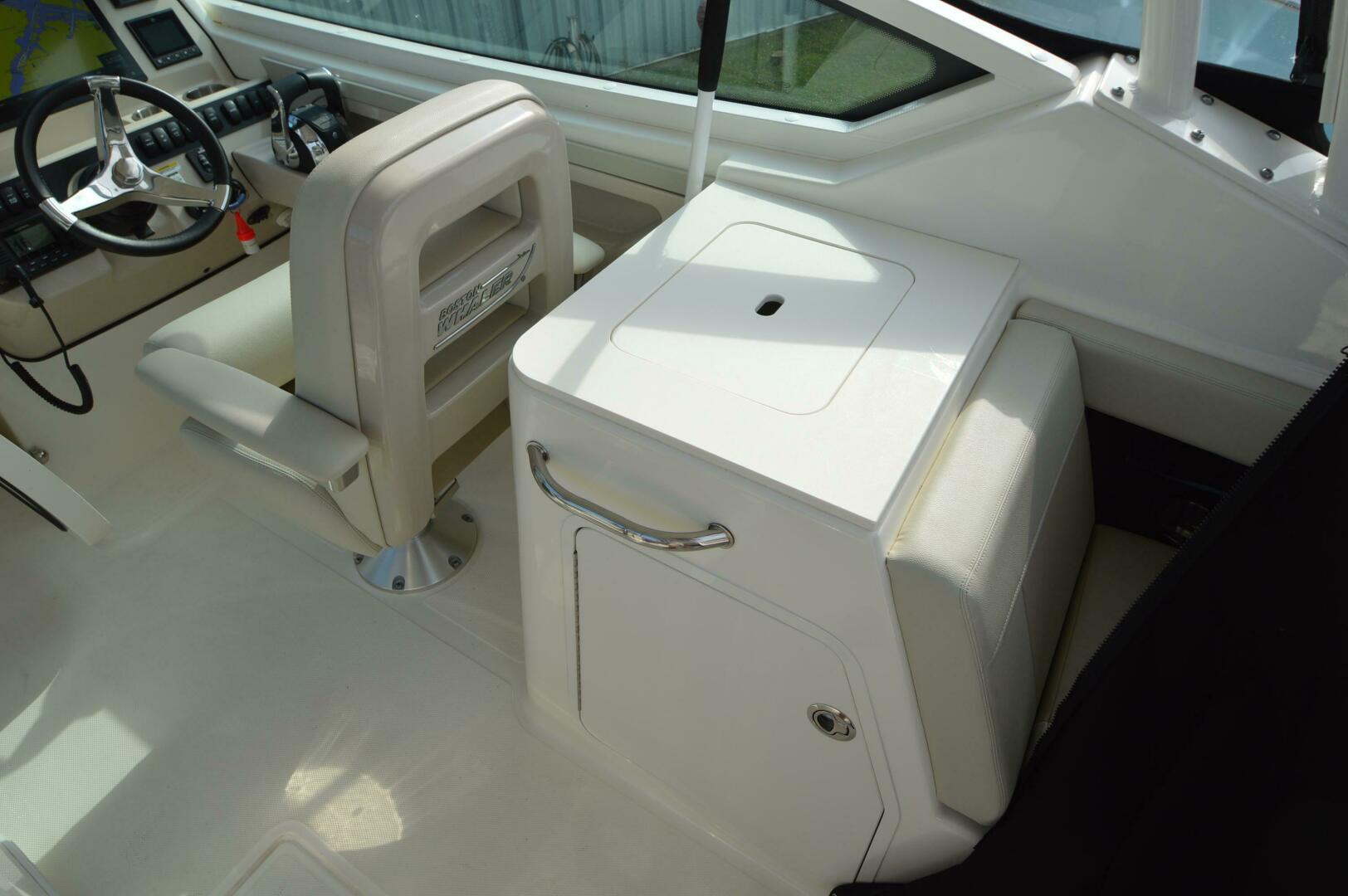 Slide: The Image of Boston Whaler 280 VANTAGE 2022 - 5206557