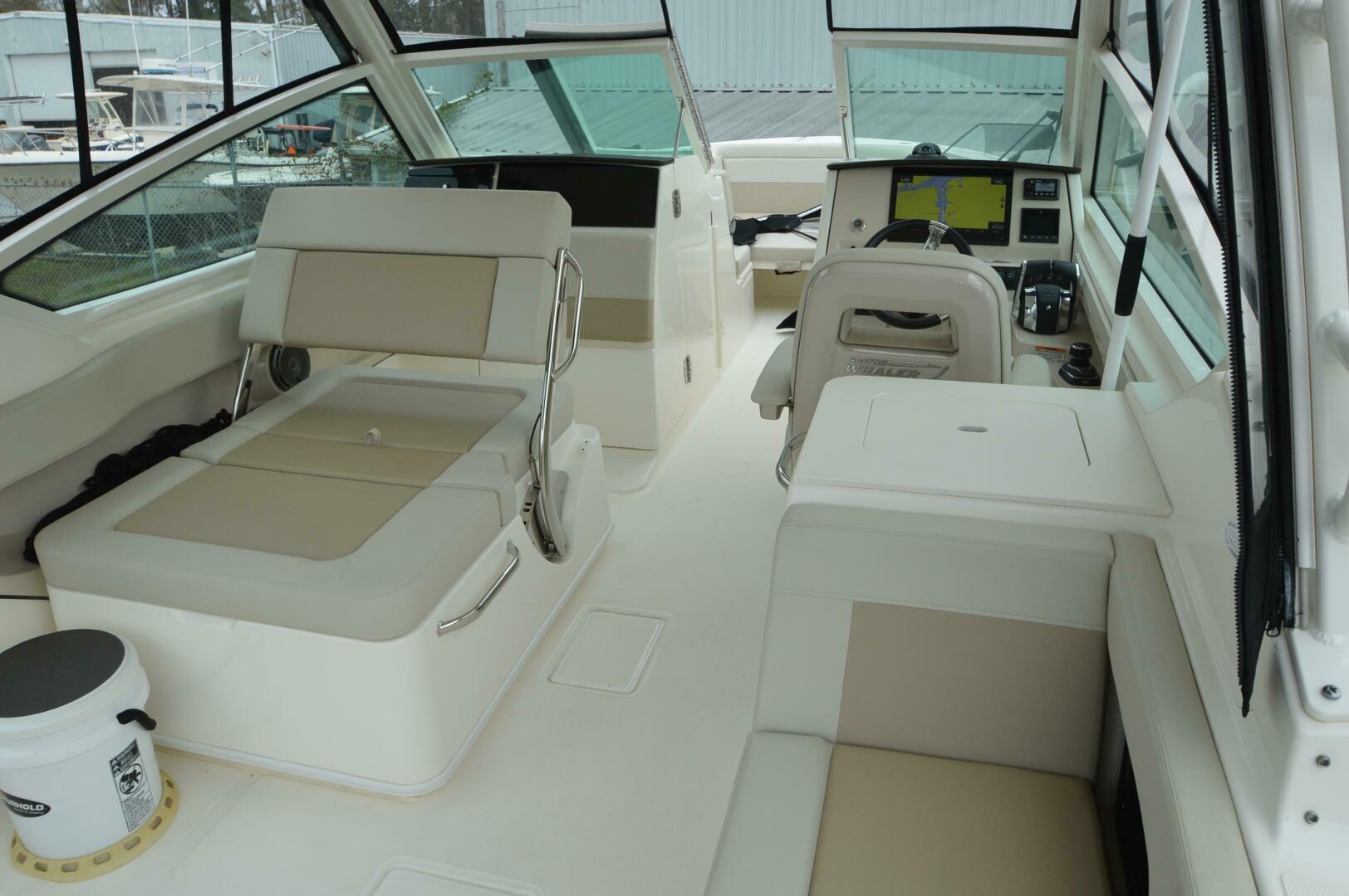 Slide: The Image of Boston Whaler 280 VANTAGE 2022 - 5206587
