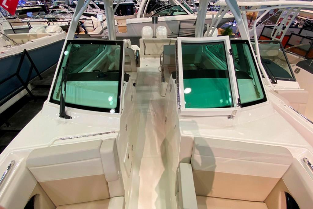 Slide: The Image of Boston Whaler 280 Vantage 2023 - 1