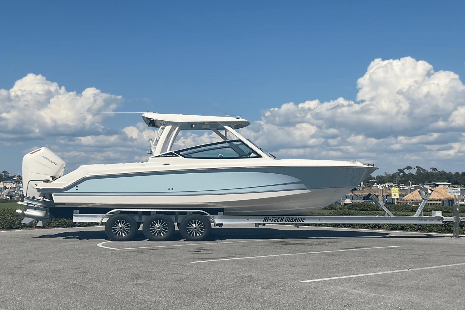 Slide: The Image of Boston Whaler 280 Vantage 2024 - 0