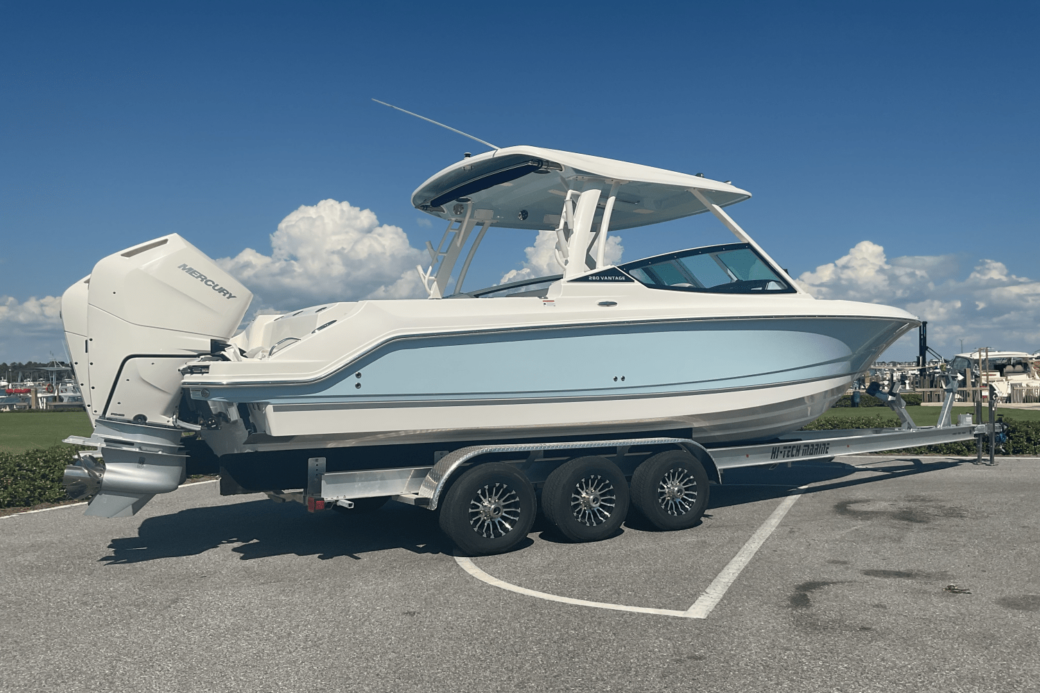 Slide: The Image of Boston Whaler 280 Vantage 2024 - 1