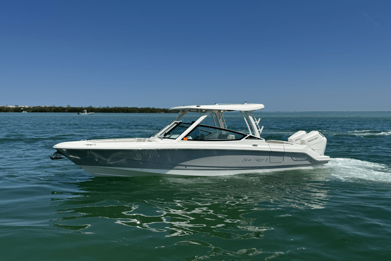 Slide: The Image of Boston Whaler 280 VANTAGE 2024 - 1