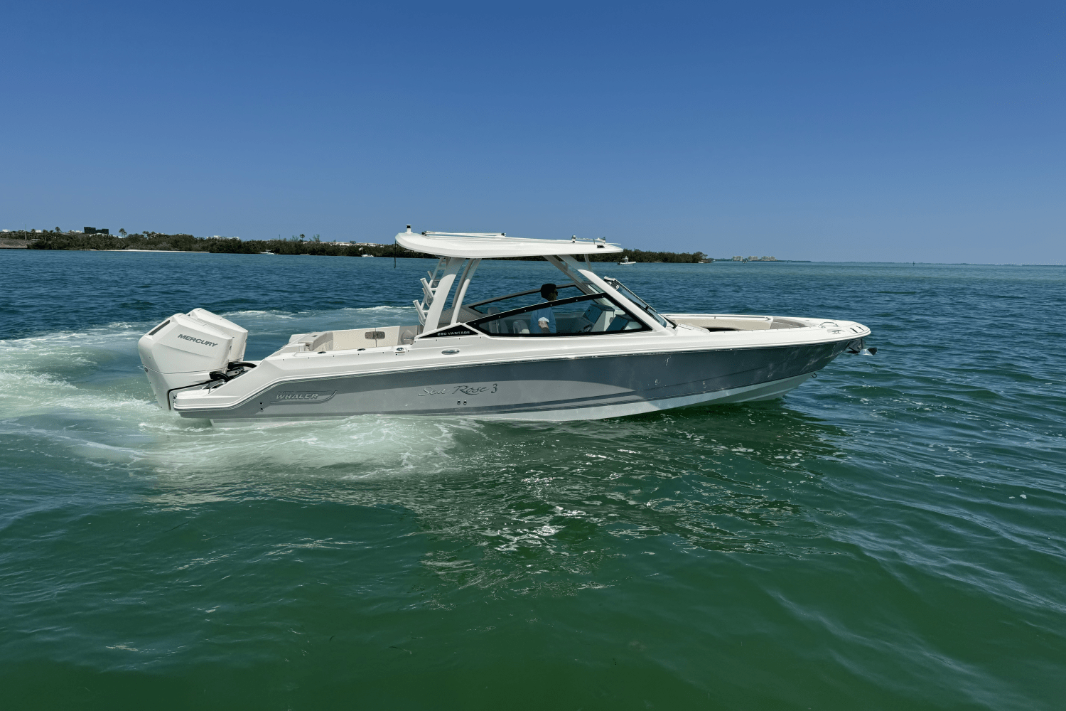 Slide: The Image of Boston Whaler 280 VANTAGE 2024 - 15