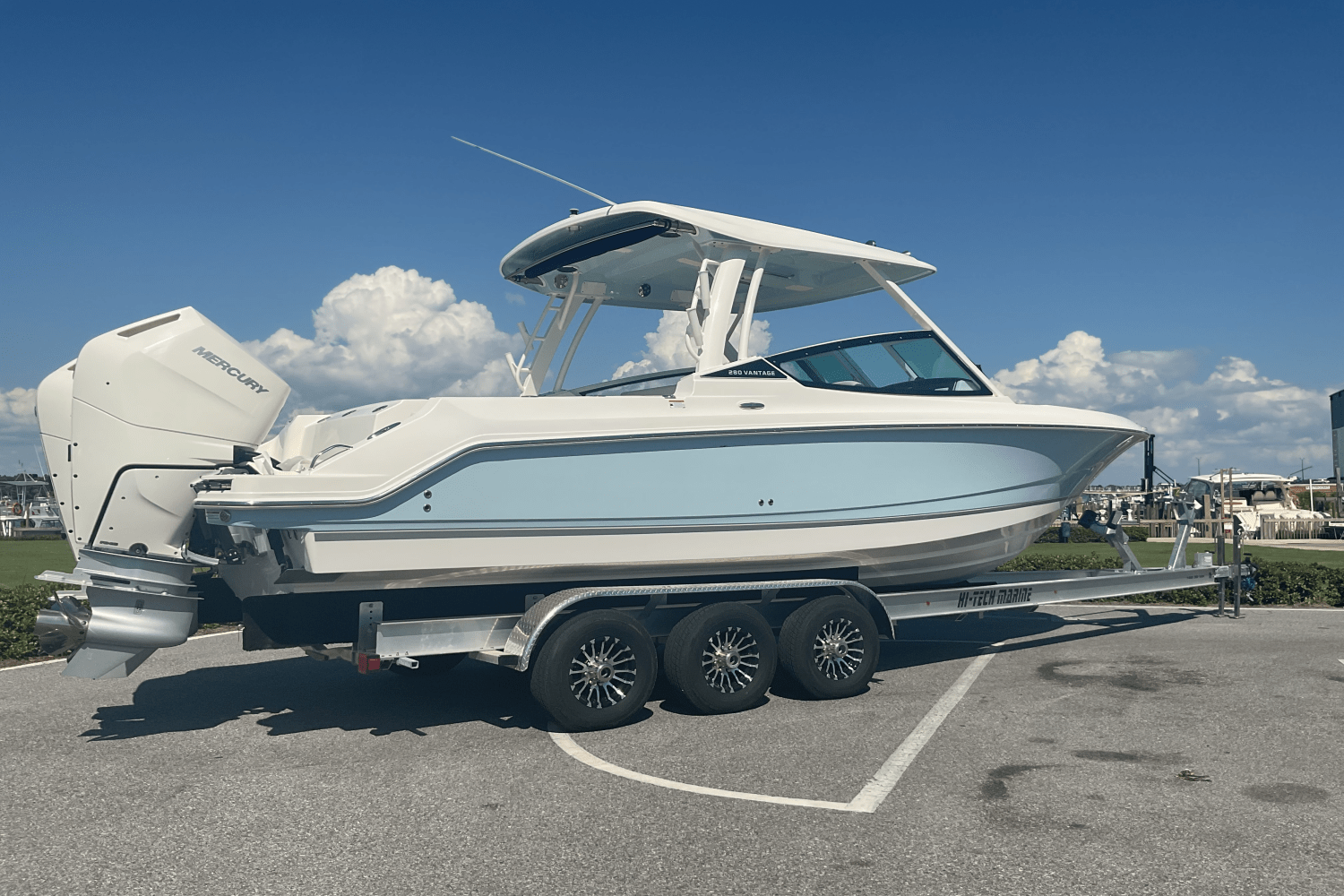Slide: The Image of Boston Whaler 280 Vantage 2024 - 2