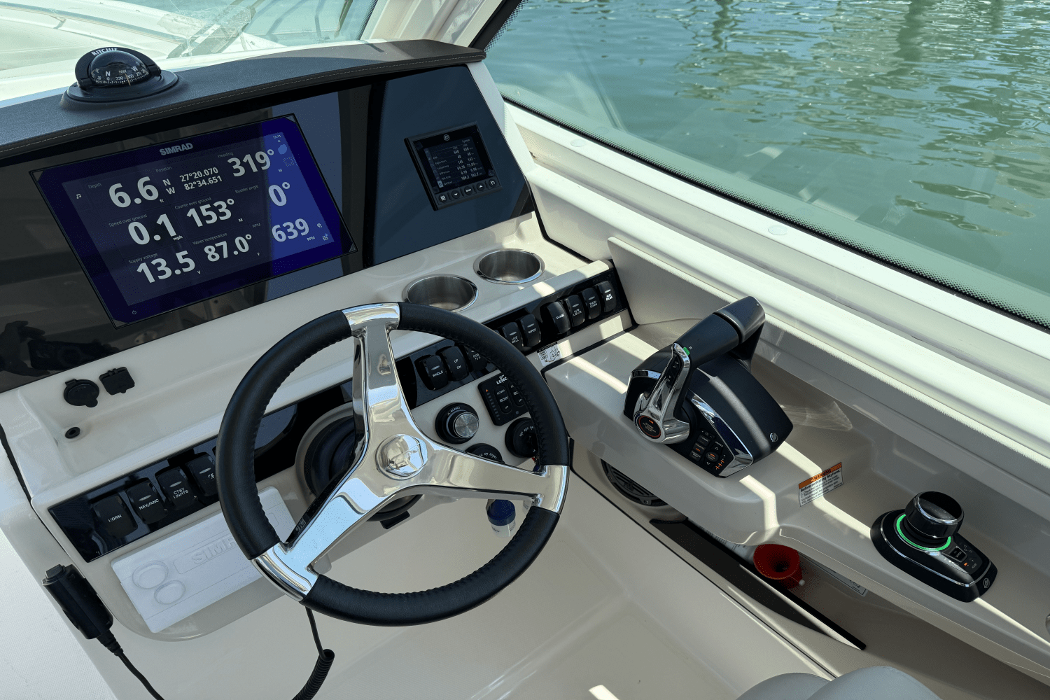 Slide: The Image of Boston Whaler 280 VANTAGE 2024 - 22