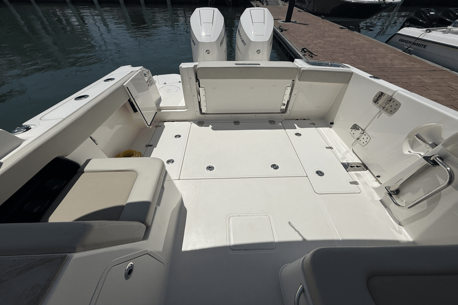 Slide: The Image of Boston Whaler 280 VANTAGE 2024 - 26