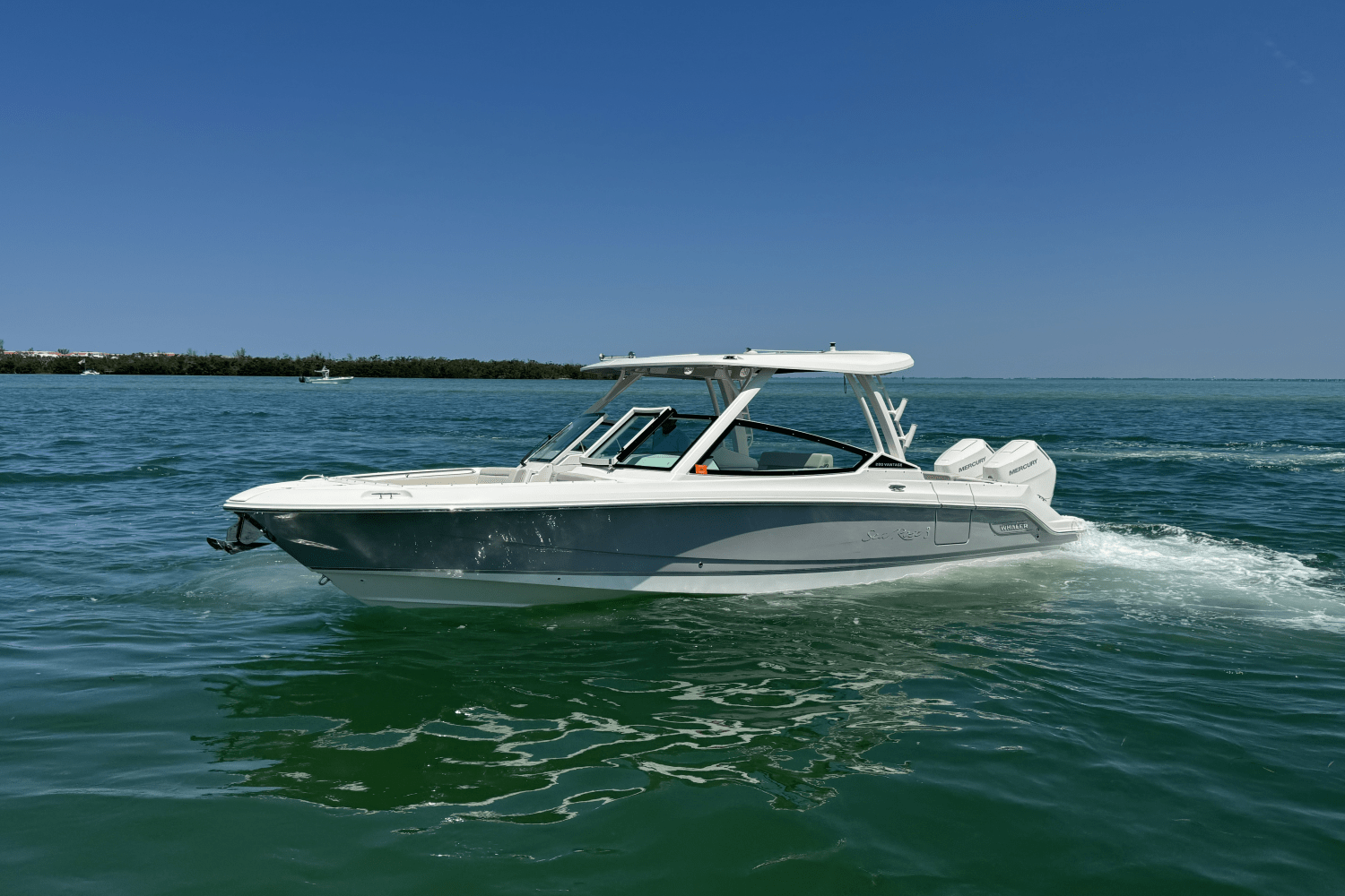 Slide: The Image of Boston Whaler 280 VANTAGE 2024 - 3