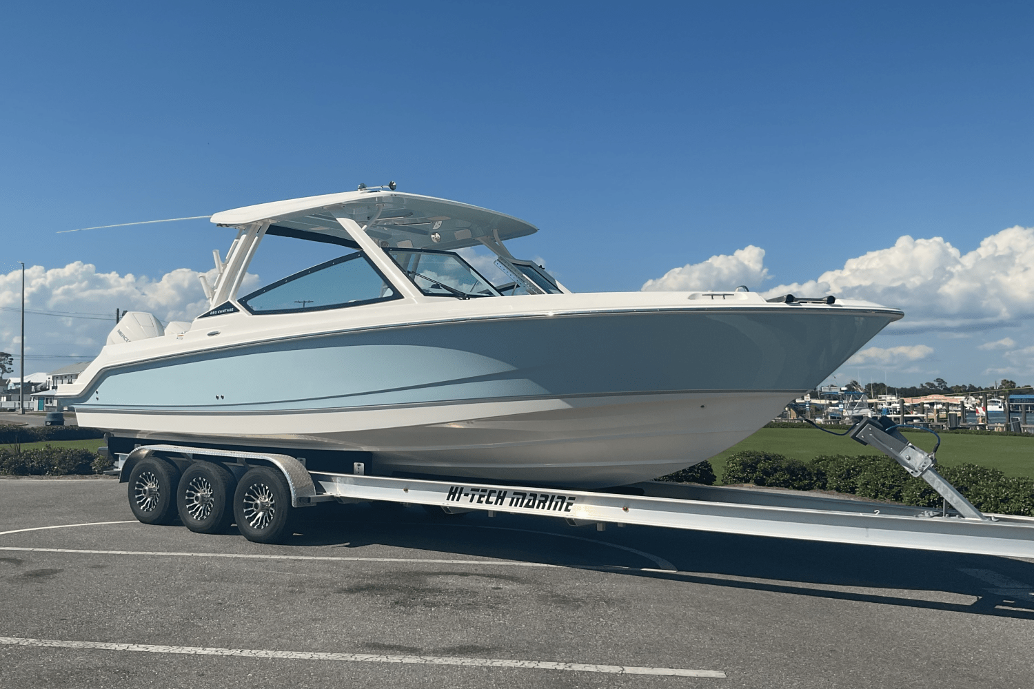 Slide: The Image of Boston Whaler 280 Vantage 2024 - 3