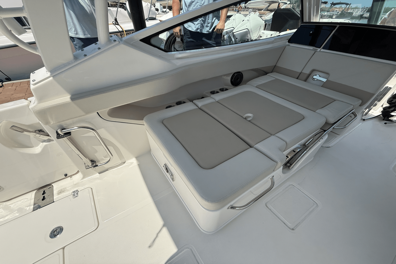 Slide: The Image of Boston Whaler 280 VANTAGE 2024 - 30