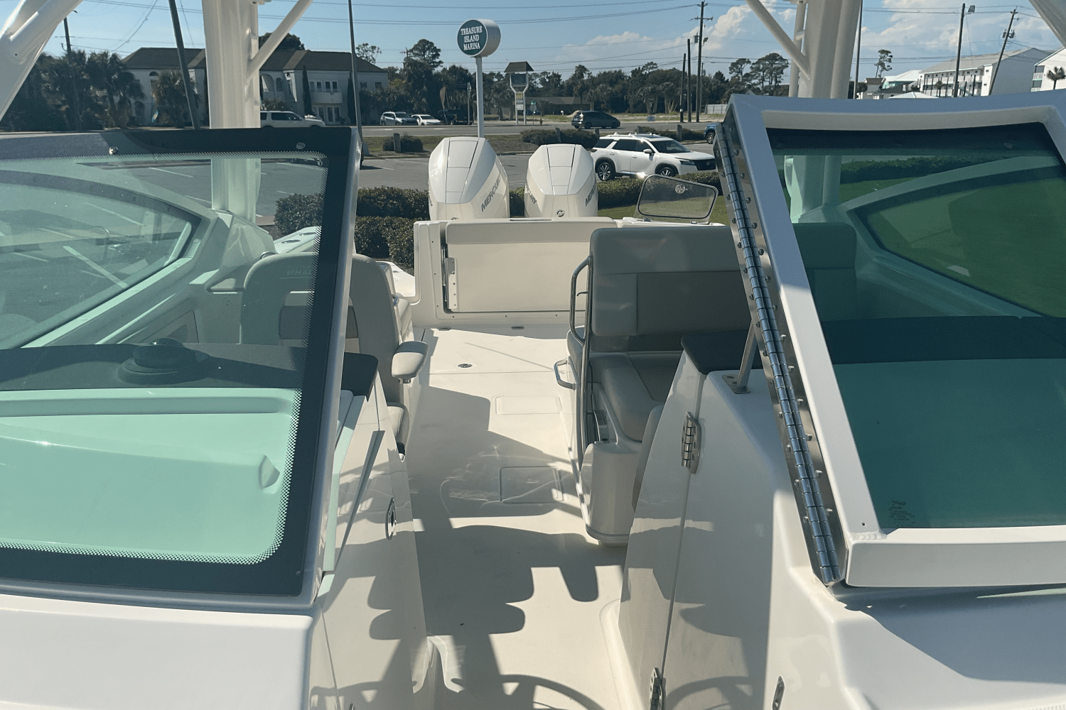 Slide: The Image of Boston Whaler 280 Vantage 2024 - 31