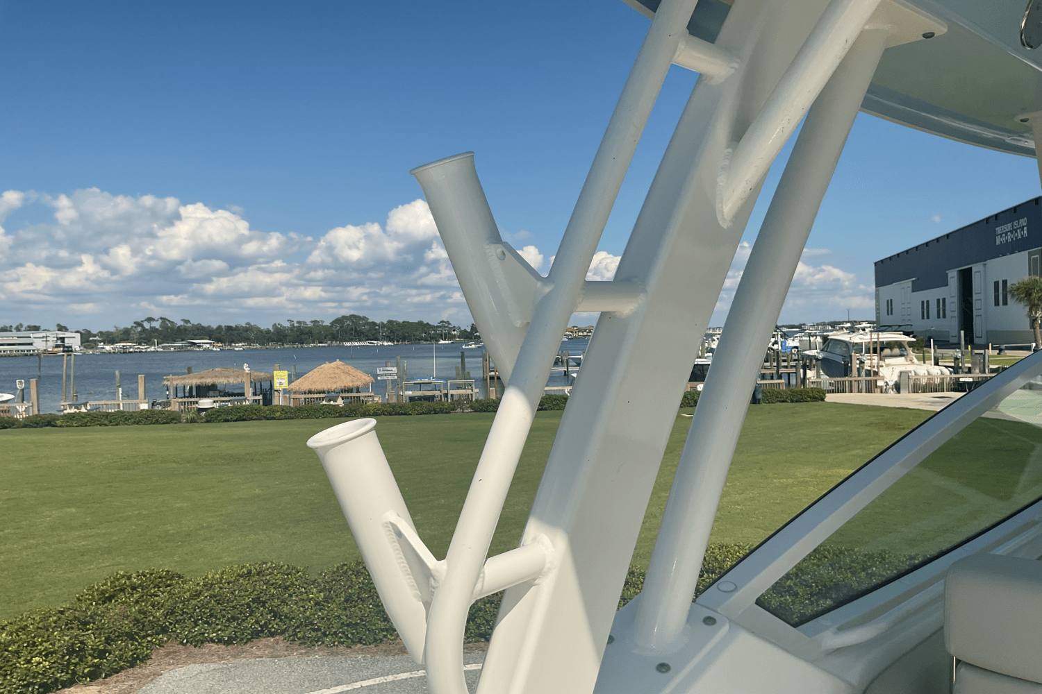 Slide: The Image of Boston Whaler 280 Vantage 2024 - 37