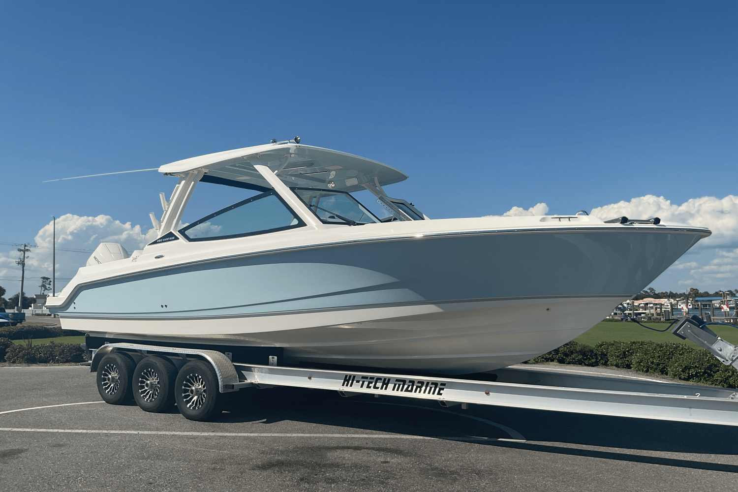 Slide: The Image of Boston Whaler 280 Vantage 2024 - 5