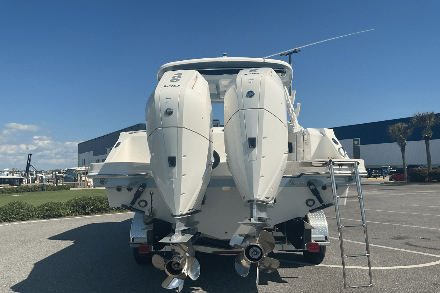 Slide: The Image of Boston Whaler 280 Vantage 2024 - 6