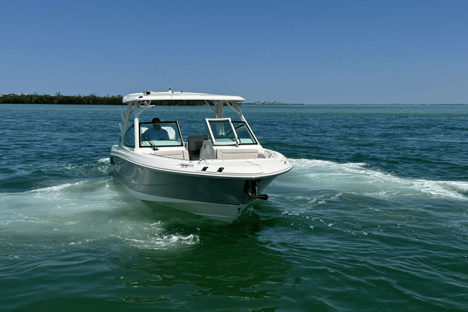 Slide: The Image of Boston Whaler 280 VANTAGE 2024 - 9