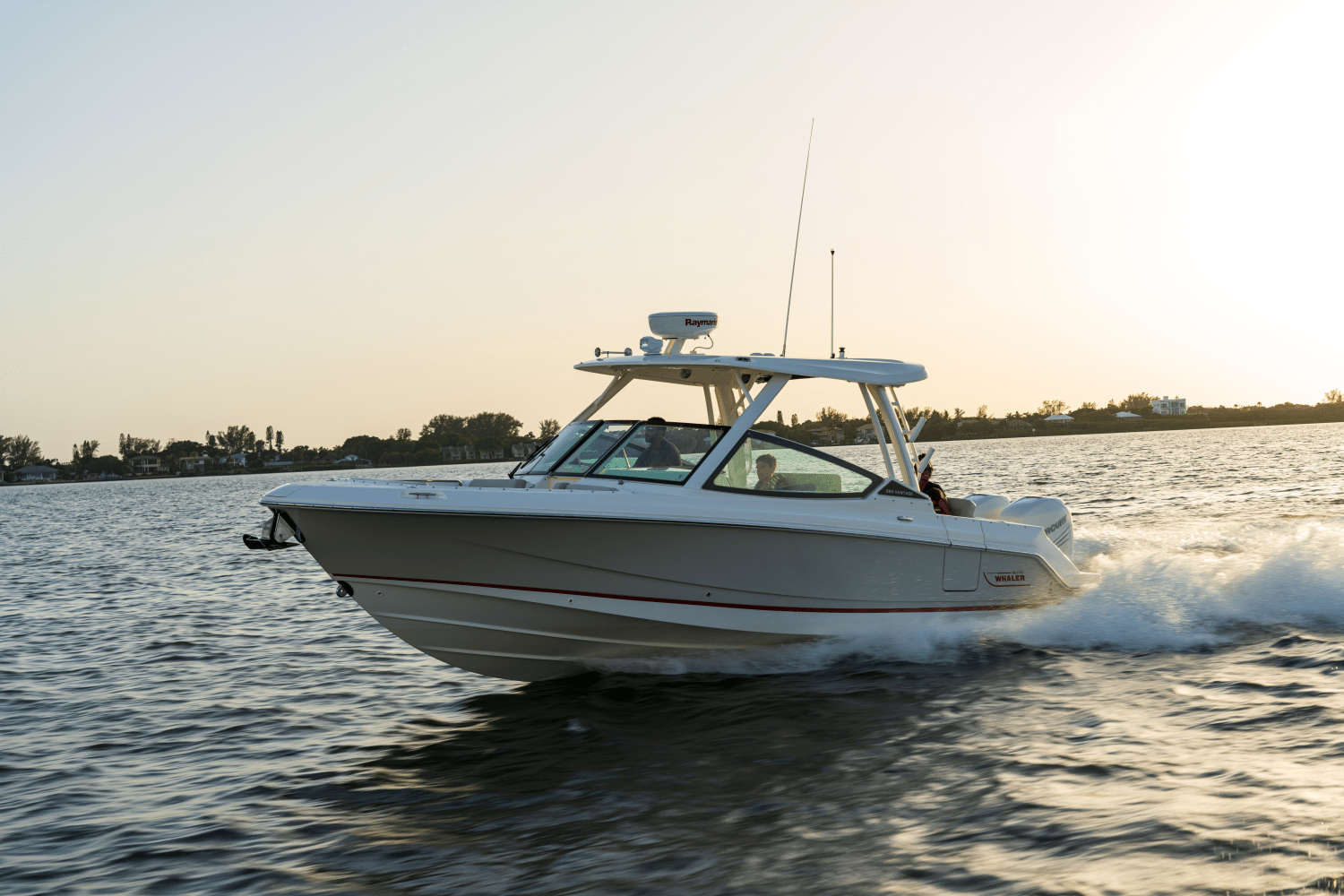 Slide: The Image of Boston Whaler 280 Vantage 2025 - 11