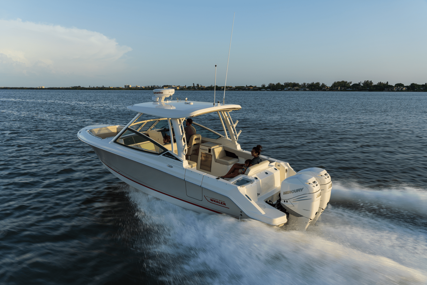 Slide: The Image of Boston Whaler 280 Vantage 2025 - 13