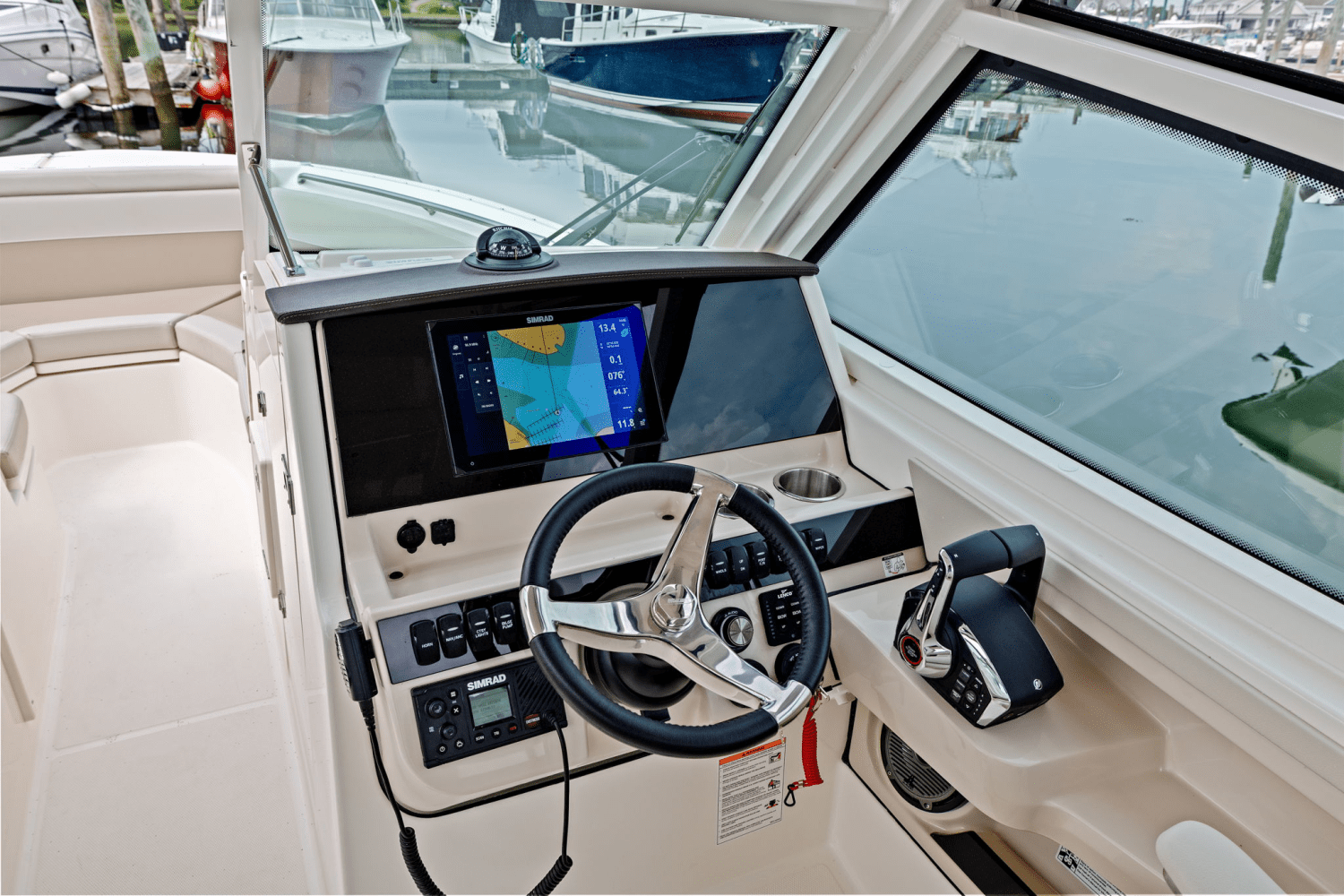 Slide: The Image of Boston Whaler 280 Vantage 2025 - 17