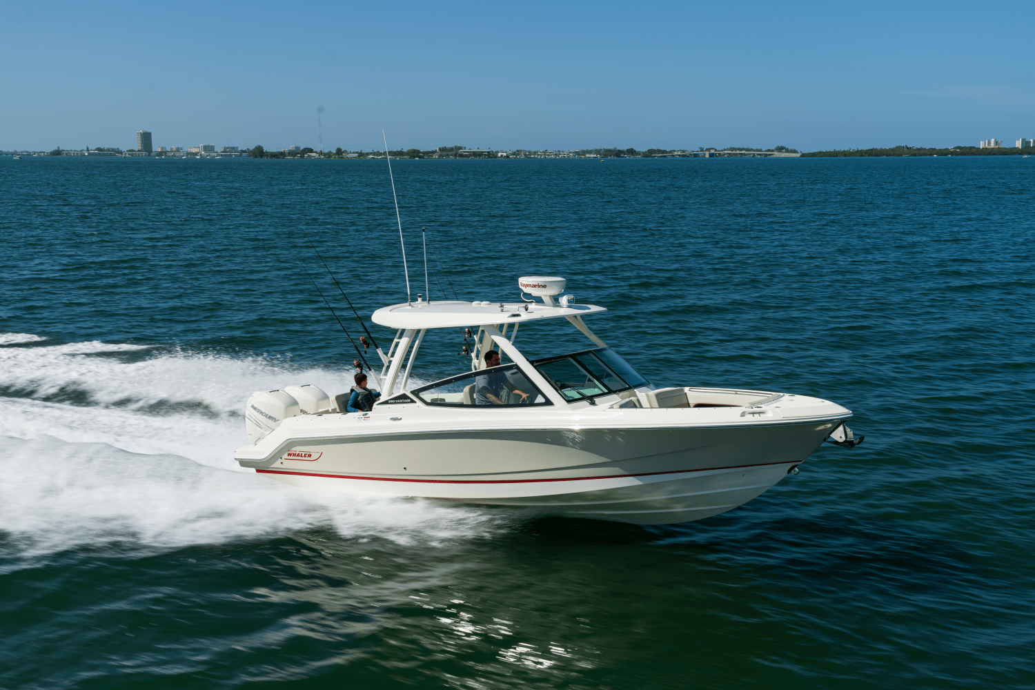 Slide: The Image of Boston Whaler 280 Vantage 2025 - 21