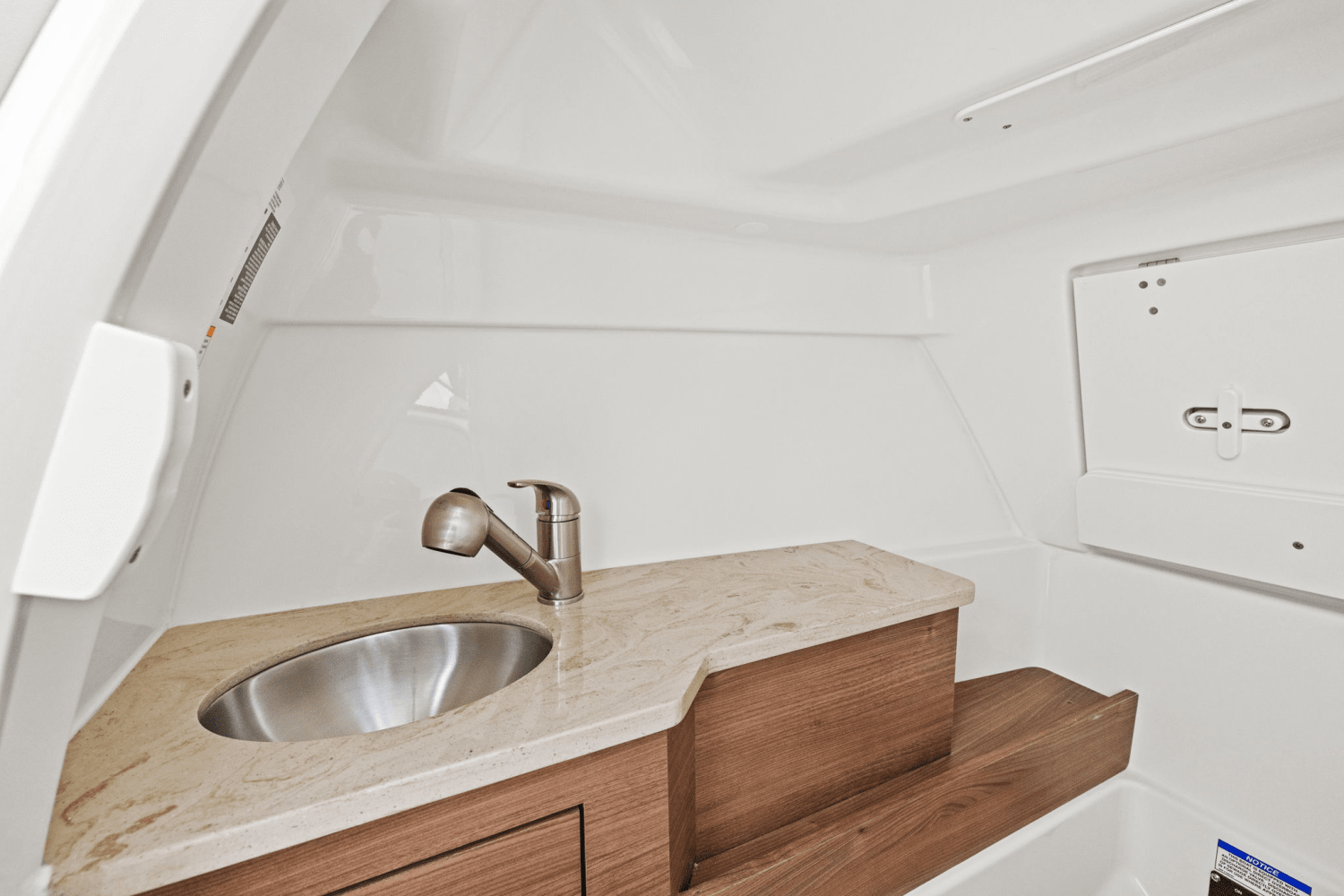 Slide: The Image of Boston Whaler 280 Vantage 2025 - 24