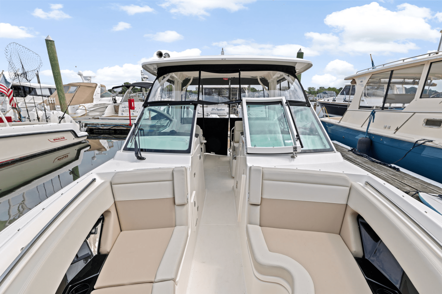 Slide: The Image of Boston Whaler 280 Vantage 2025 - 28