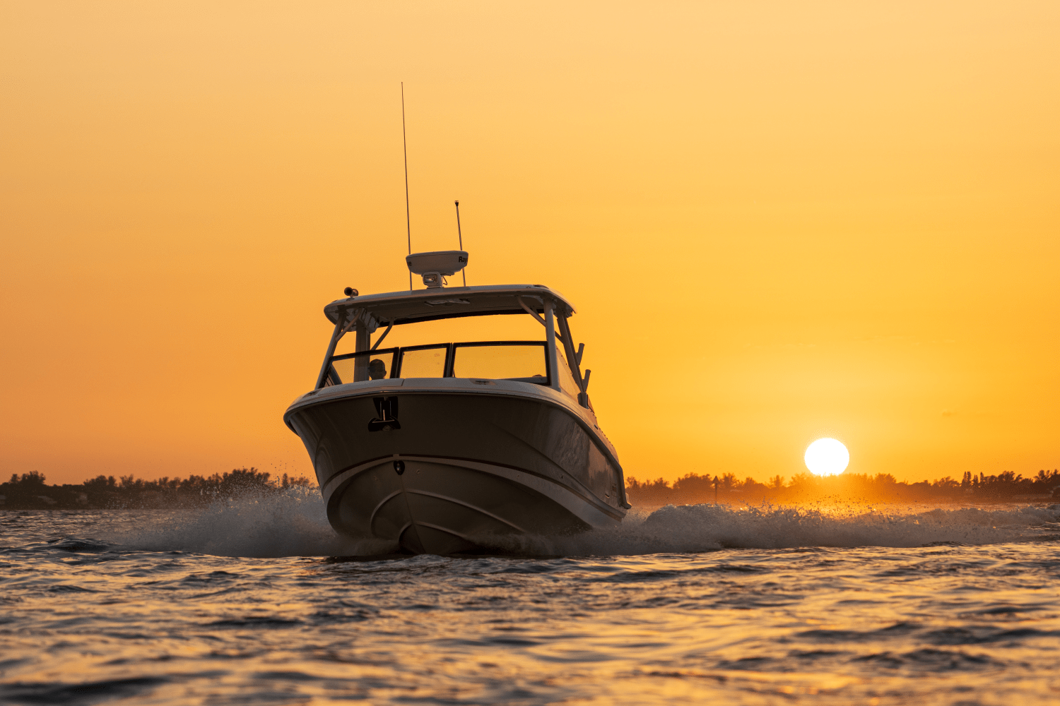 Slide: The Image of Boston Whaler 280 Vantage 2025 - 28
