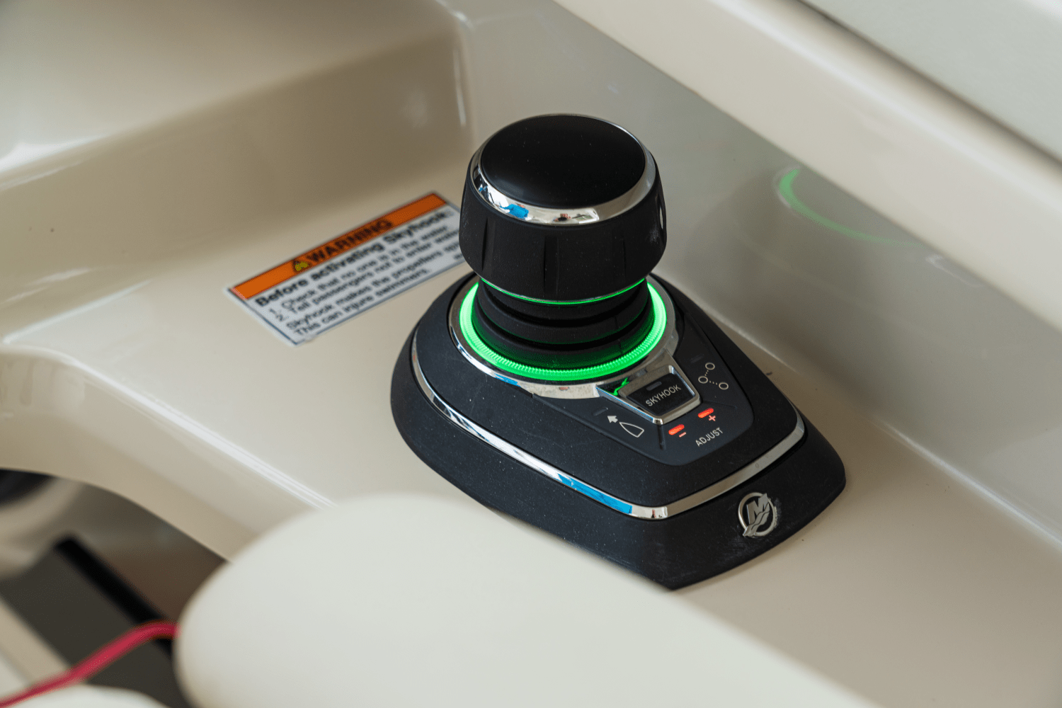 Slide: The Image of Boston Whaler 280 Vantage 2025 - 46