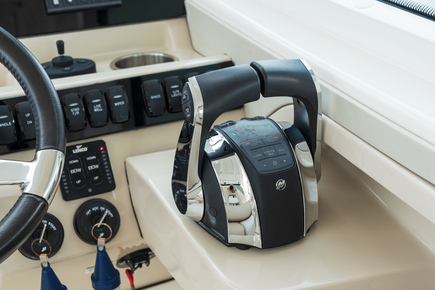 Slide: The Image of Boston Whaler 280 Vantage 2025 - 49