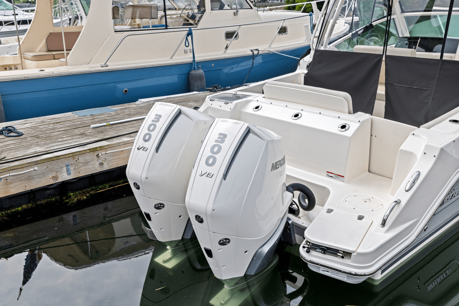 Slide: The Image of Boston Whaler 280 Vantage 2025 - 5
