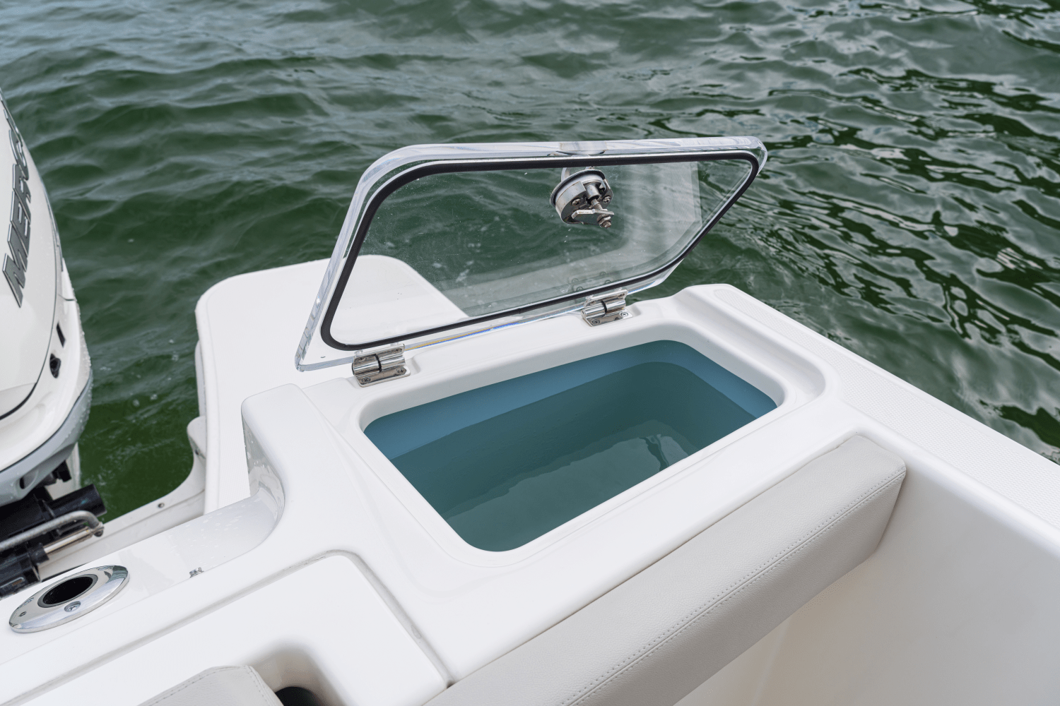 Slide: The Image of Boston Whaler 280 Vantage 2025 - 65