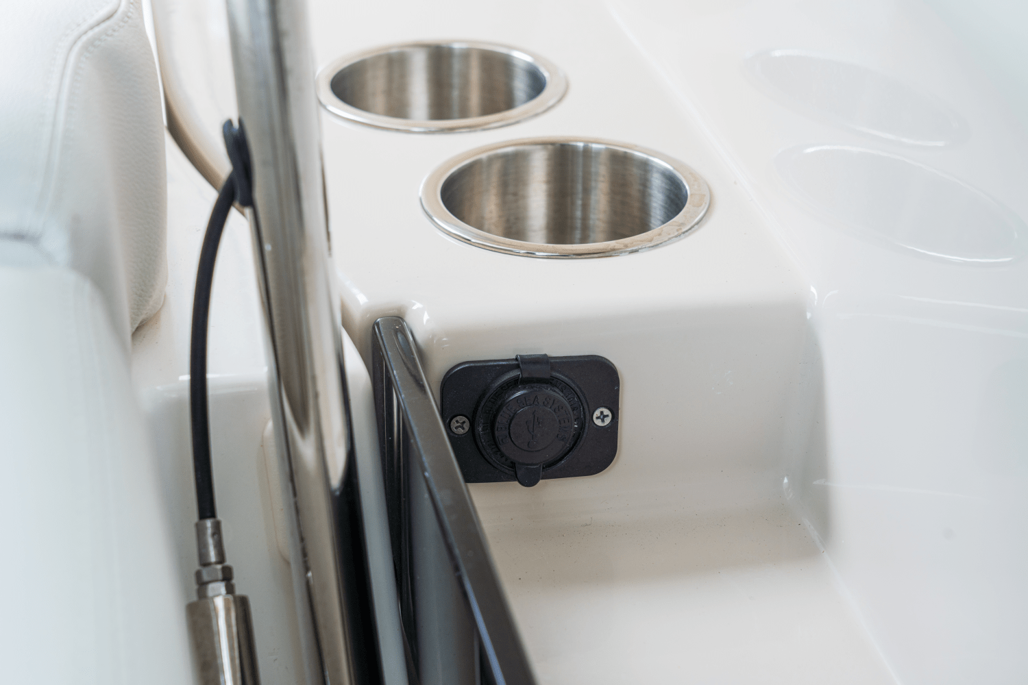 Slide: The Image of Boston Whaler 280 Vantage 2025 - 68