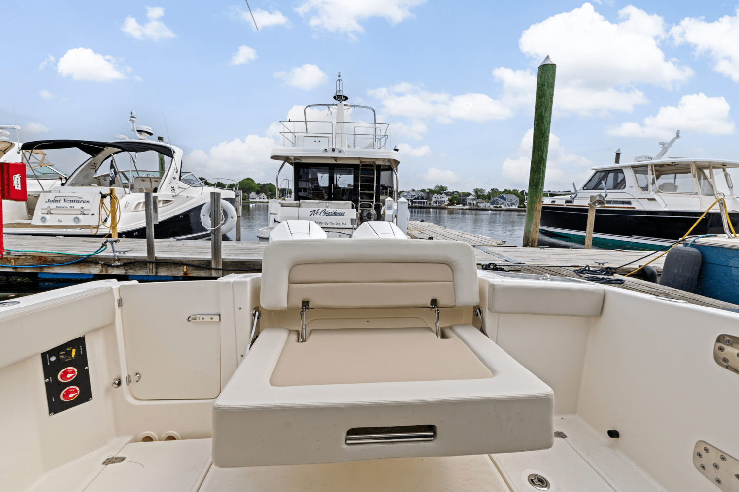 Slide: The Image of Boston Whaler 280 Vantage 2025 - 7