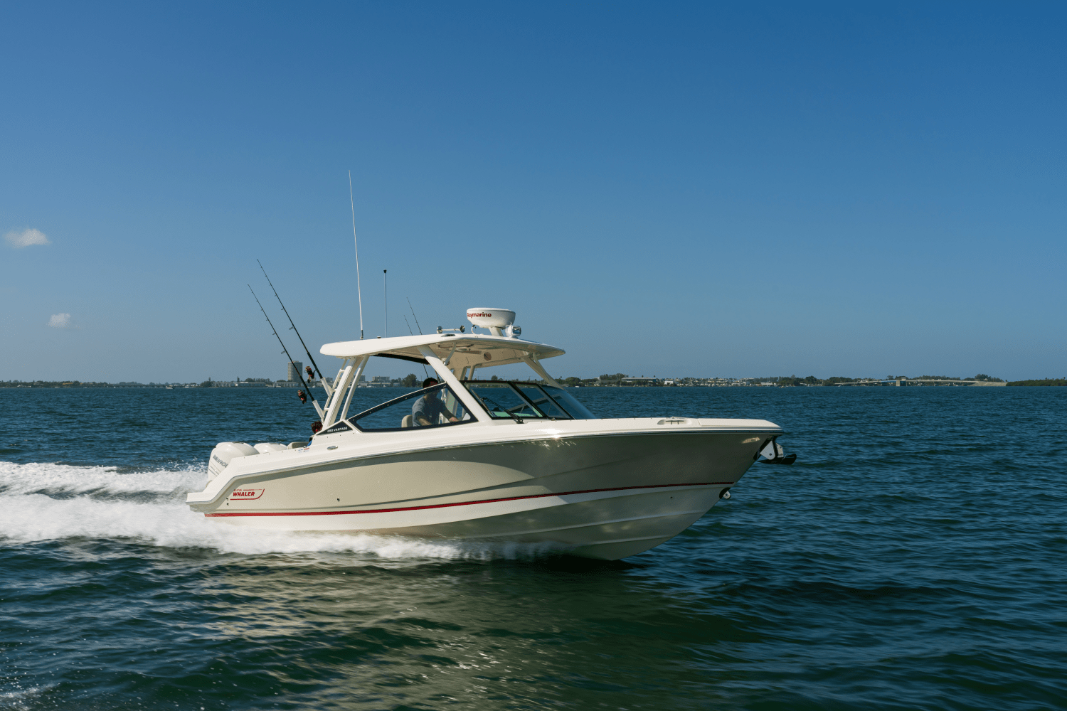 Slide: The Image of Boston Whaler 280 Vantage 2025 - 8