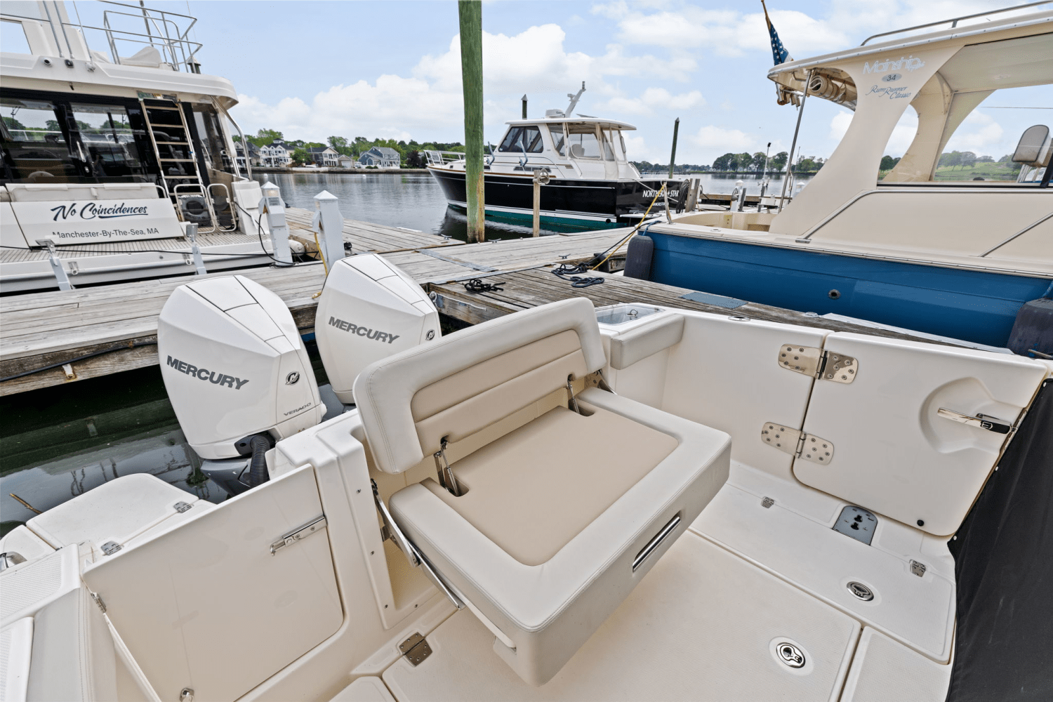 Slide: The Image of Boston Whaler 280 Vantage 2025 - 8