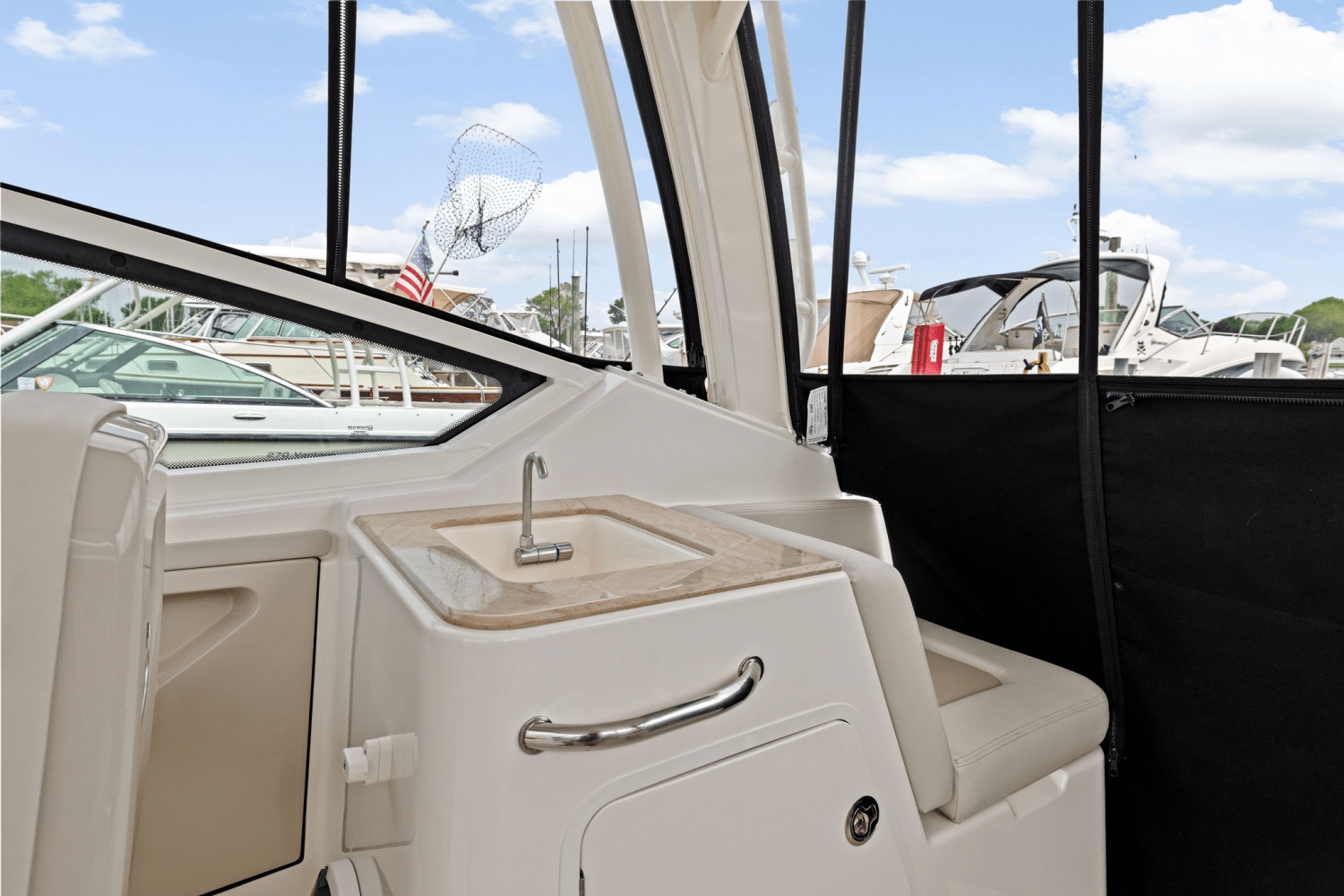 Slide: The Image of Boston Whaler 280 Vantage 2025 - 9