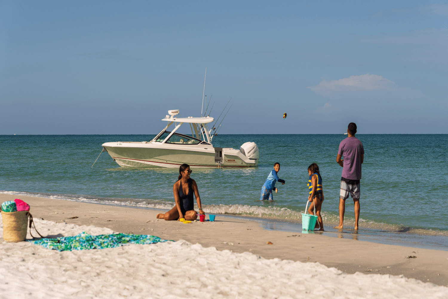Slide: The Image of Boston Whaler 280 Vantage 2026 - 17