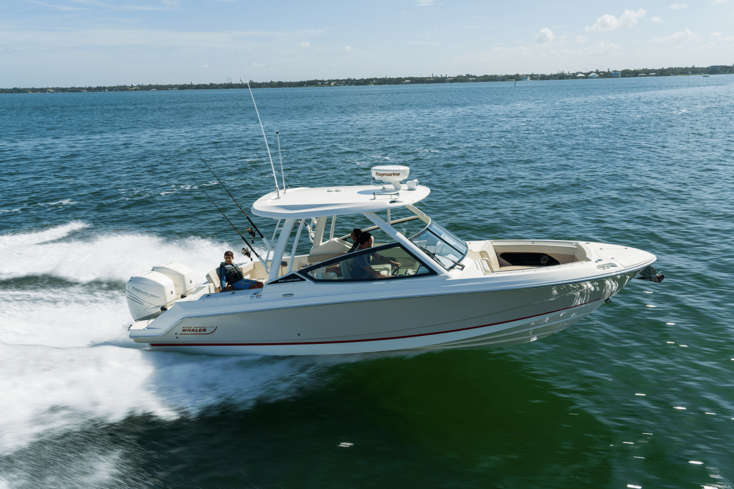 Slide: The Image of Boston Whaler 280 Vantage 2026 - 24